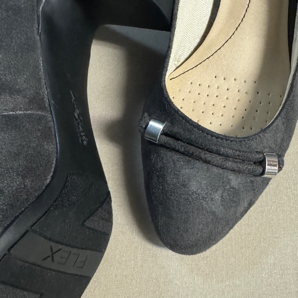 LifeStride Black Suede Heels with Silver Accent